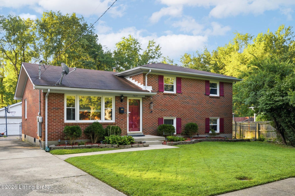 Photo of 7621 Greenfield Ave, Louisville, KY 40214 (MLS # 1725043)
