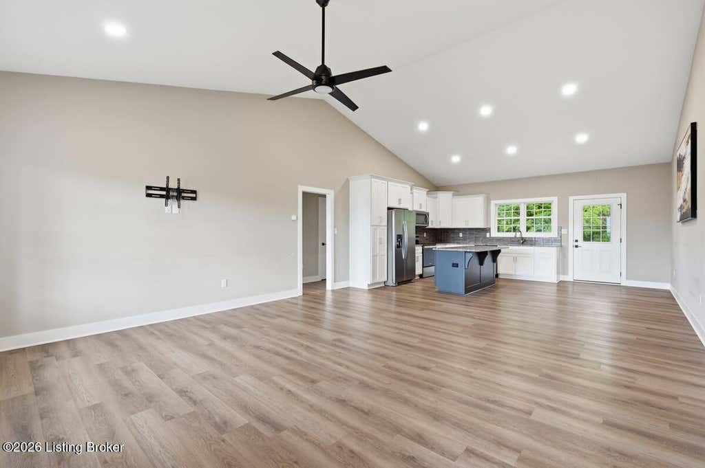 Photo of 305 Summit Creek Dr, Elizabethtown, KY 42701 (MLS # 1726869)