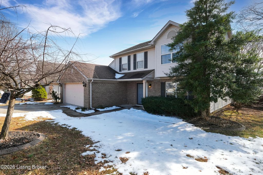 Photo of 9502 Hunters Trail Ct, Louisville, KY 40228 (MLS # 1709176)