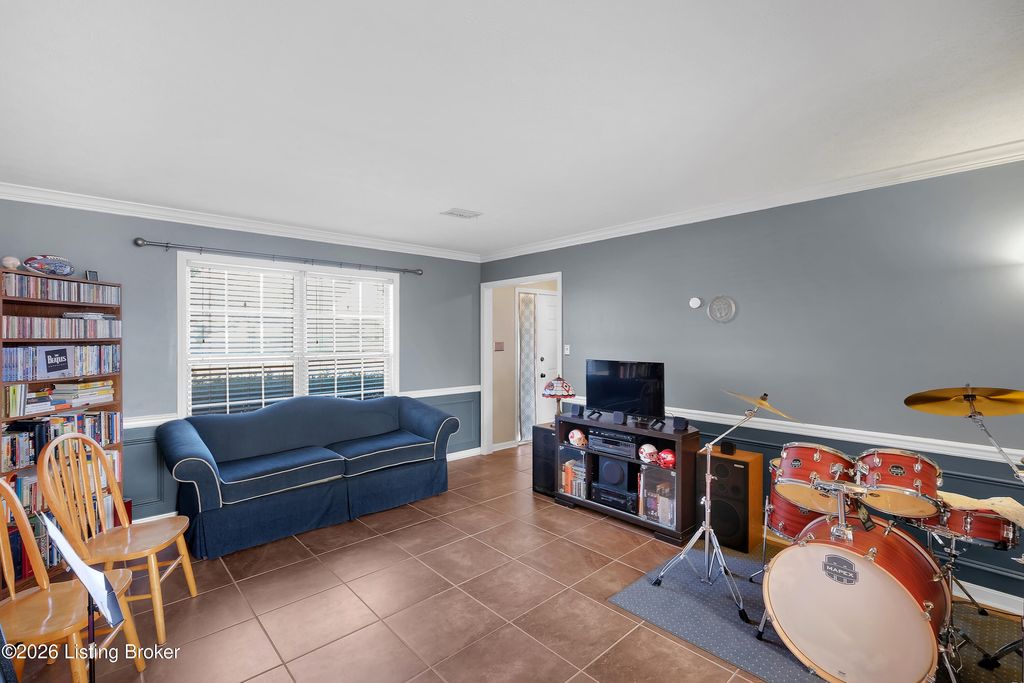 Photo of 9502 Hunters Trail Ct, Louisville, KY 40228 (MLS # 1709176)