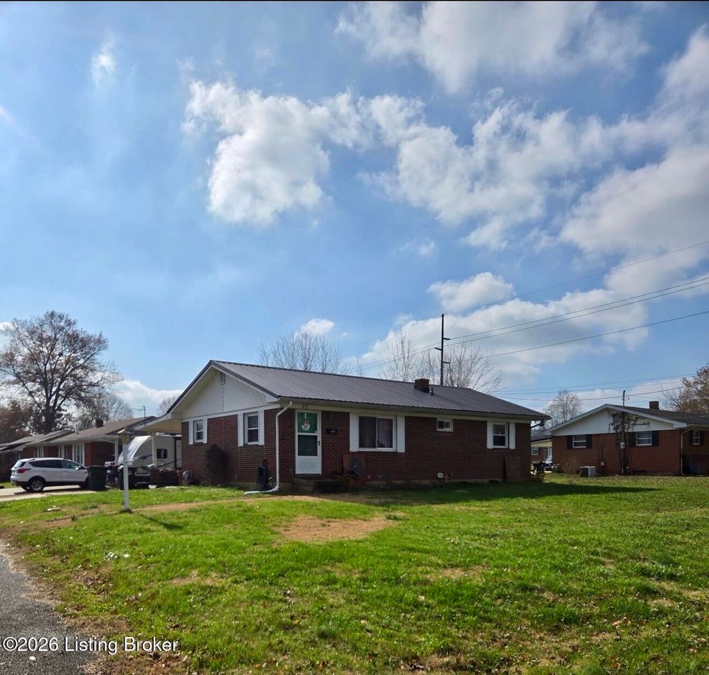 Photo of 908 Winslow St, Carrollton, KY 41008 (MLS # 1716921)