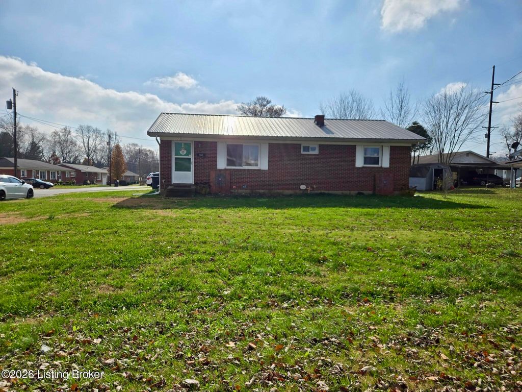 Photo of 908 Winslow St, Carrollton, KY 41008 (MLS # 1716921)