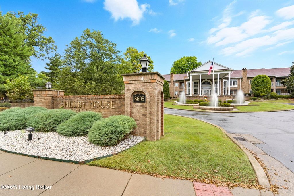 Photo of 8605 Shelbyville Rd #APT 129, Bellemeade, KY 40222 (MLS # 1700219)