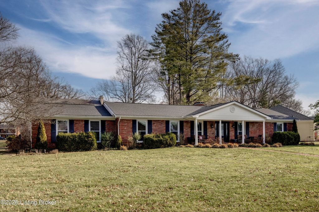 Photo of 401 Edinburgh Pl, Louisville, KY 40222 (MLS # 1706316)