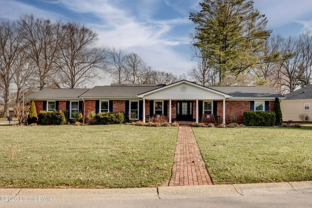 Photo of 401 Edinburgh Pl, Louisville, KY 40222 (MLS # 1706316)