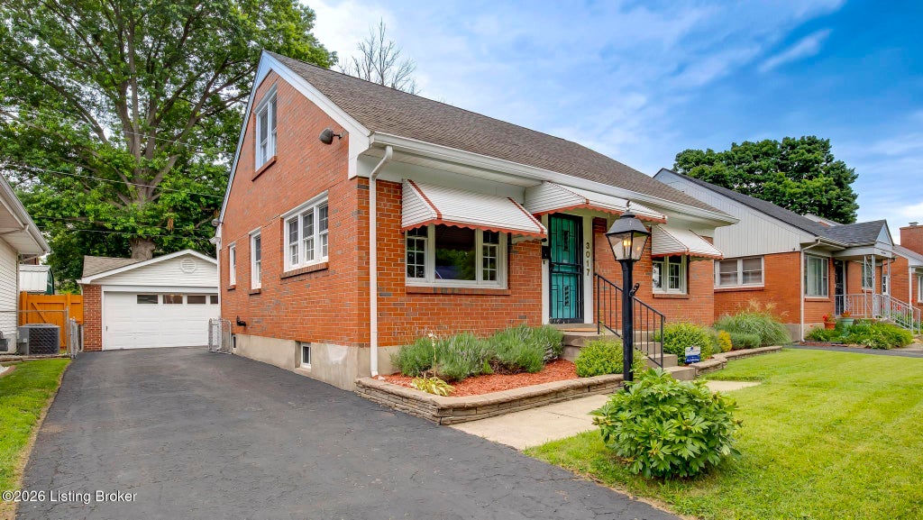 Photo of 3017 Nadina Dr, Louisville, KY 40220 (MLS # 1720600)