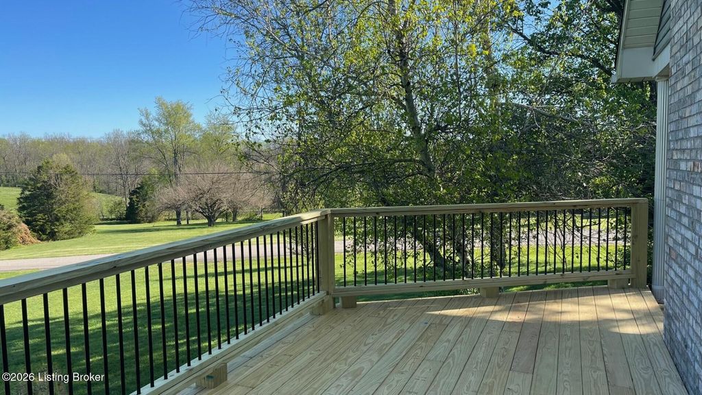 Photo of 519 Kelly Dr, Taylorsville, KY 40071 (MLS # 1713777)