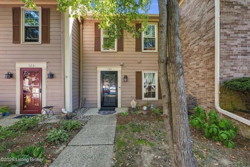 Photo of 125 Dorsey Station Rd, Louisville, KY 40223 (MLS # 1730325)