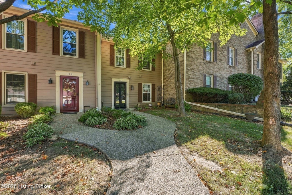 Photo of 125 Dorsey Station Rd, Louisville, KY 40223 (MLS # 1730325)