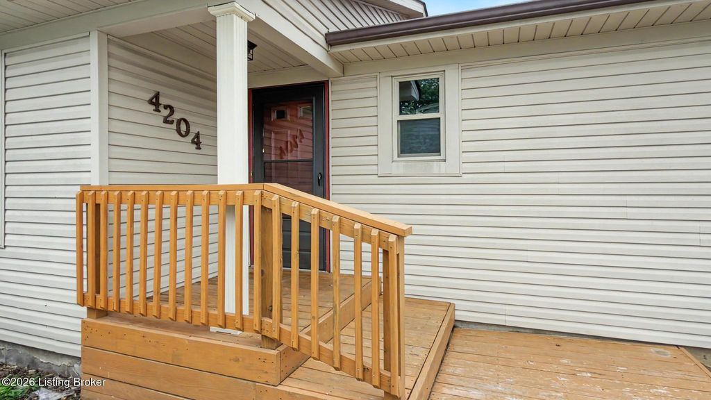 Photo of 4204 Glen Hill Manor Dr, Louisville, KY 40272 (MLS # 1721084)