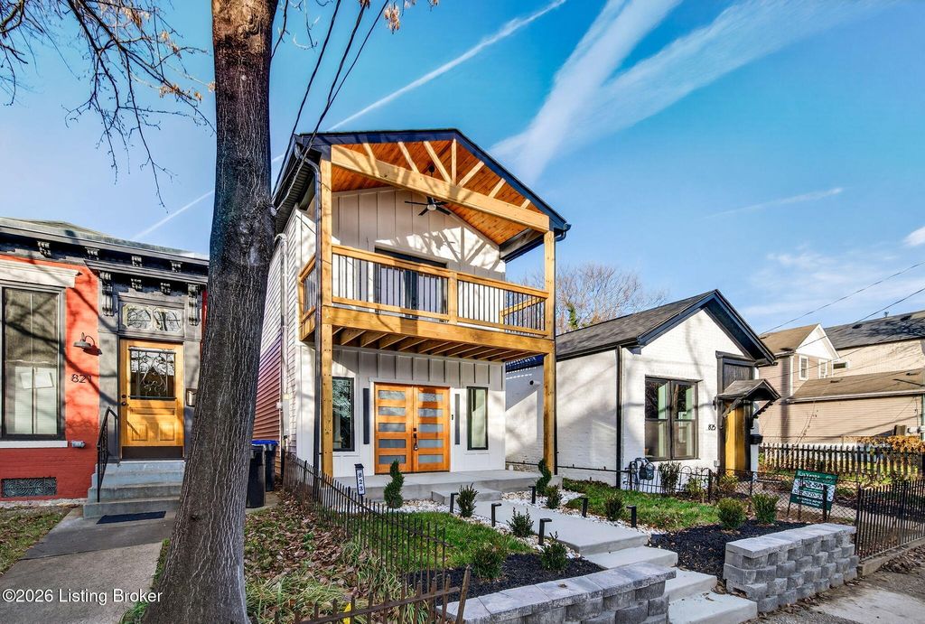 Photo of 823 E Chestnut St, Louisville, KY 40204 (MLS # 1708646)