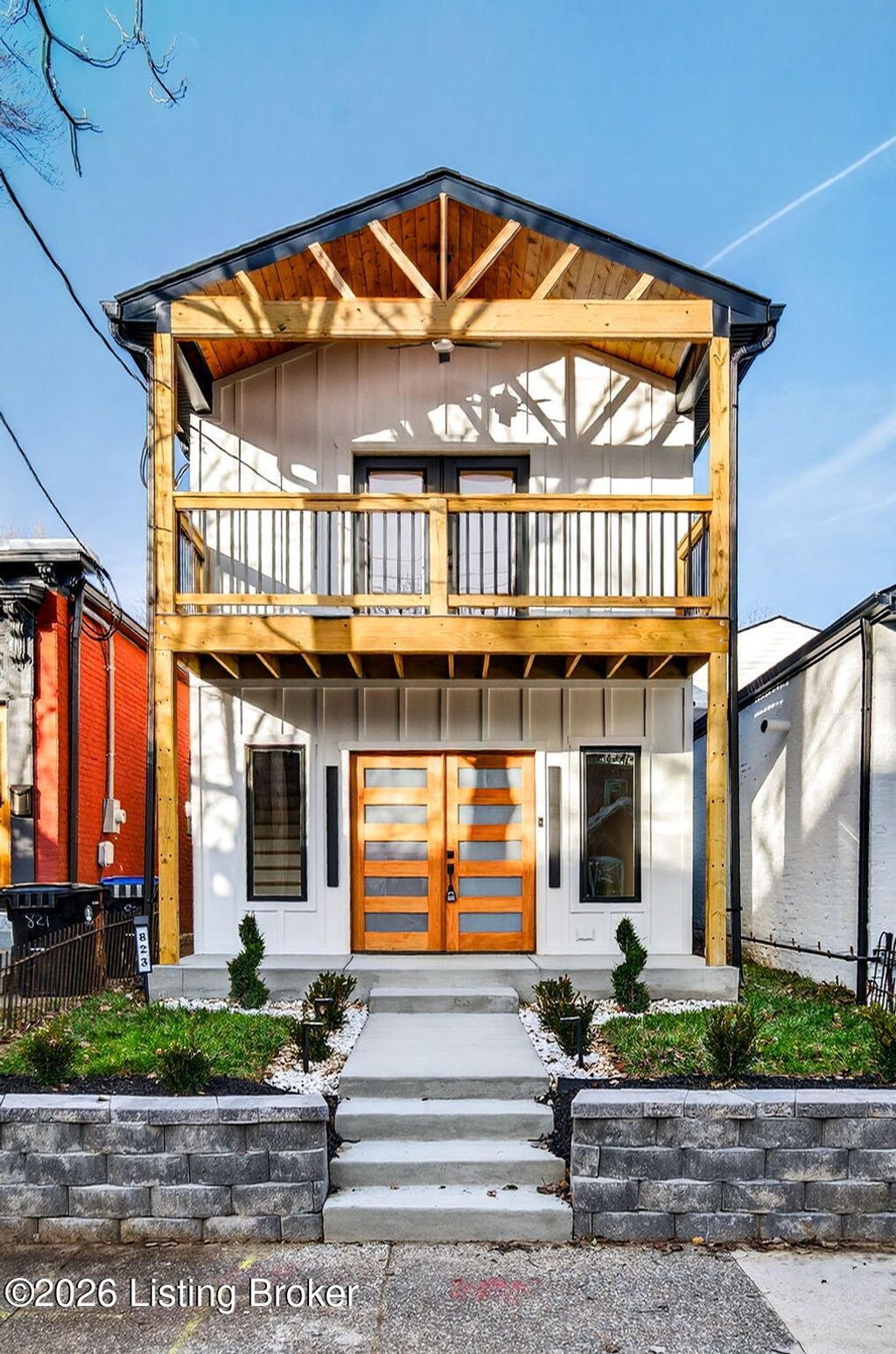 Photo of 823 E Chestnut St, Louisville, KY 40204 (MLS # 1708646)