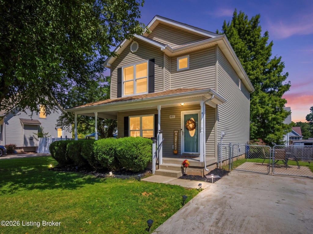 Photo of 4811 Greenvale Cir, Louisville, KY 40272 (MLS # 1727526)