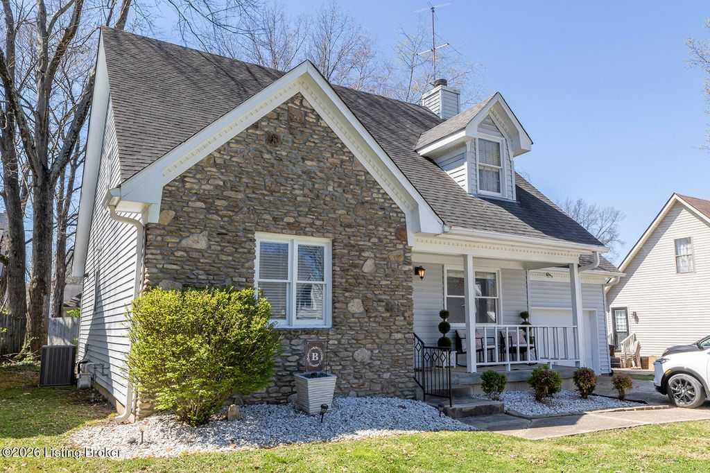 Photo of 514 Vineleaf Dr, Louisville, KY 40222 (MLS # 1716517)