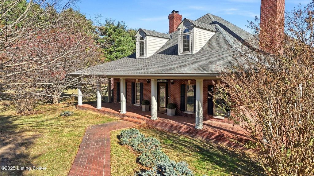 Photo of 2605 Evergreen Wynde, Louisville, KY 40223 (MLS # 1703446)