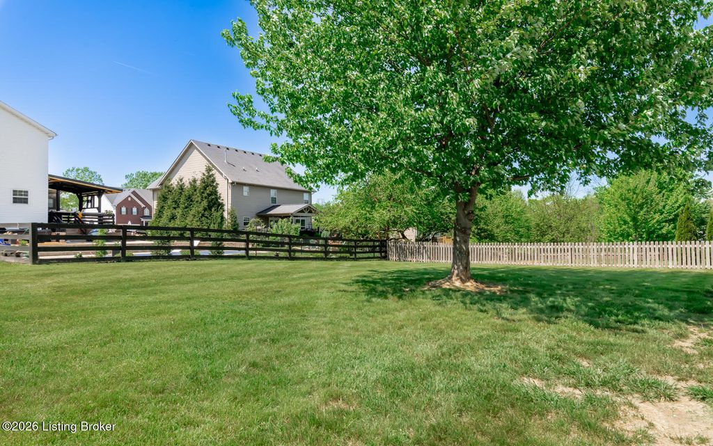 Photo of 2200 Northgate Ct, La Grange, KY 40031 (MLS # 1714087)