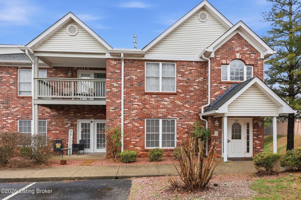 Photo of 1124 Powerhouse Ln #105, Lyndon, KY 40242 (MLS # 1716308)