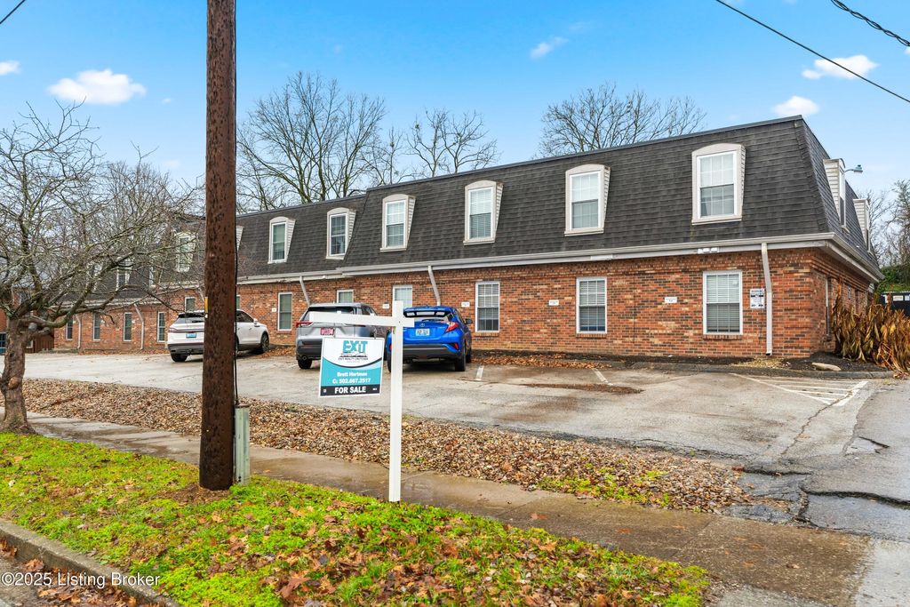 Photo of 333 E 4th St #APT C7, Frankfort, KY 40601 (MLS # 1705282)