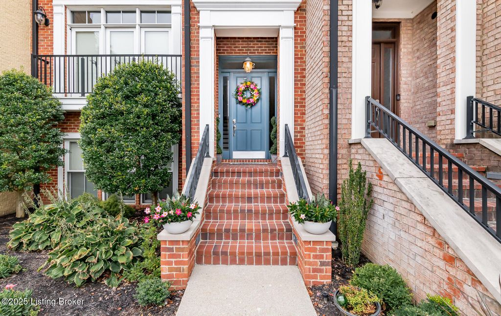 Photo of 1102 Rose Hill Ln, Louisville, KY 40299 (MLS # 1705862)