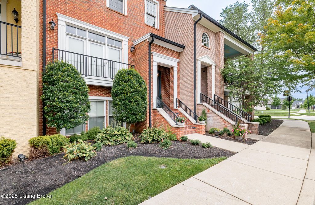 Photo of 1102 Rose Hill Ln, Louisville, KY 40299 (MLS # 1705862)