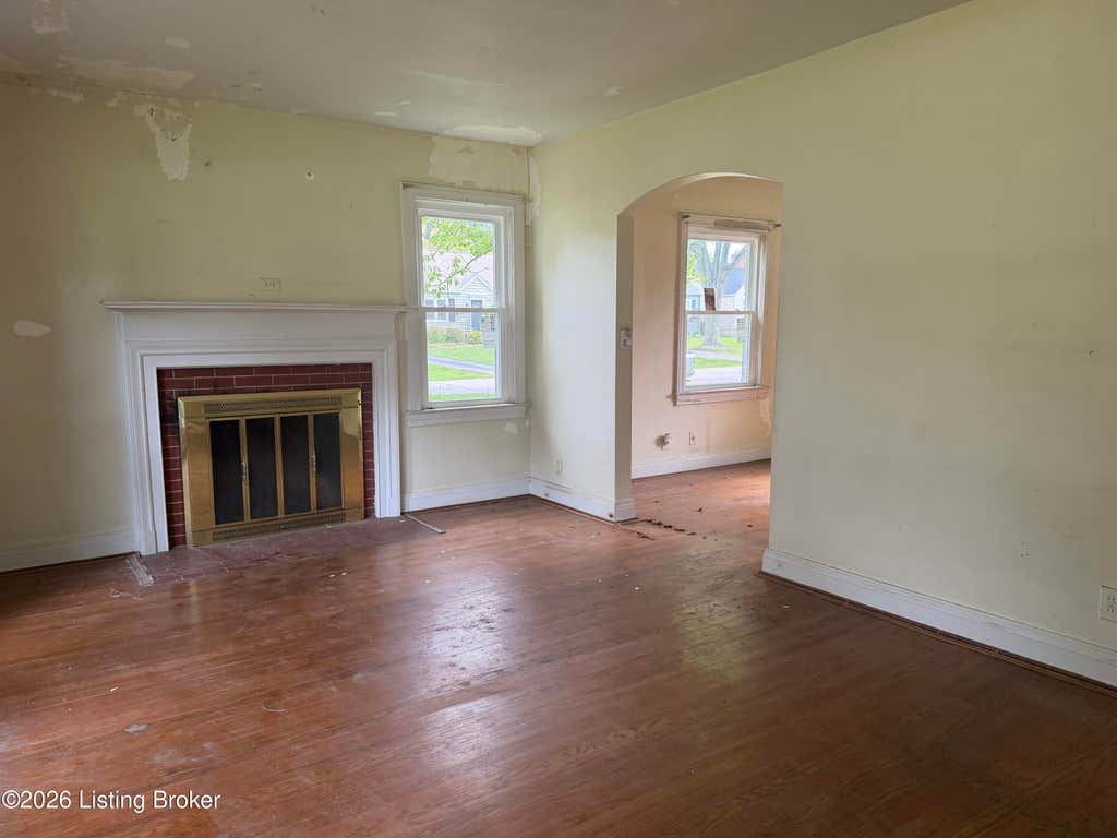Photo of 221 Don Allen Rd, Louisville, KY 40207 (MLS # 1726375)