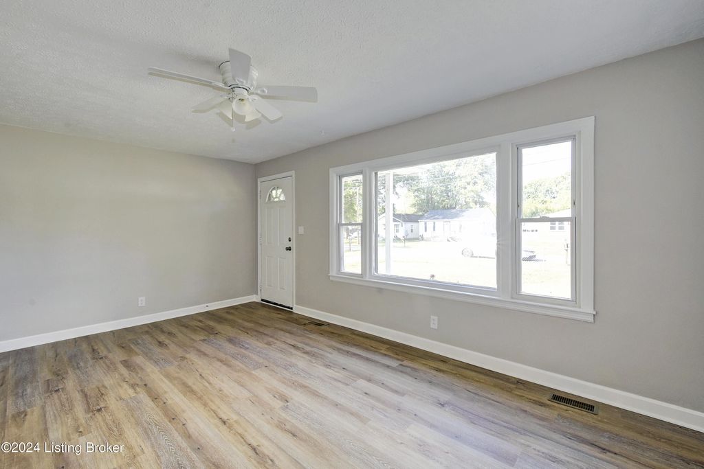 Photo of 5015 Wellsworth Ave, Louisville, KY 40216 (MLS # 1710025)