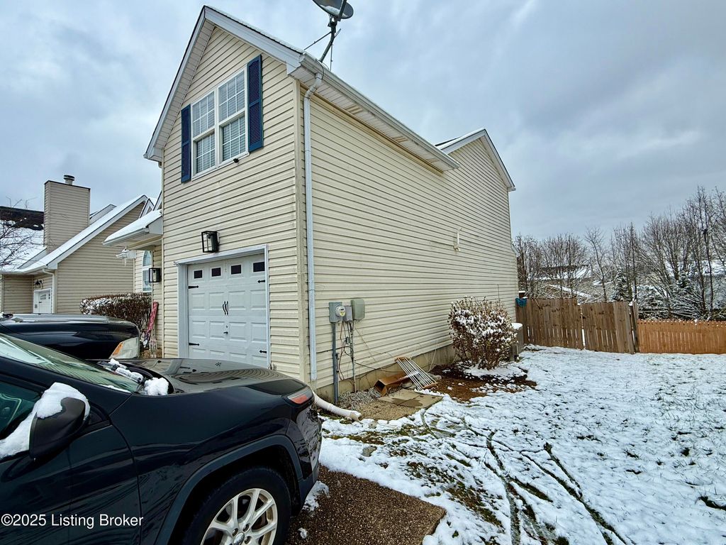 Photo of 4205 Mimosa View Dr, Louisville, KY 40299 (MLS # 1705518)