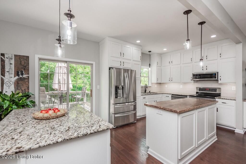 Photo of 150 Hidden Falls Dr, Mt Washington, KY 40047 (MLS # 1720342)