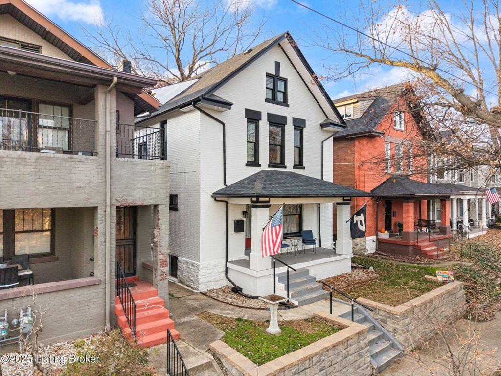 Photo of 1438 S Floyd St, Louisville, KY 40208 (MLS # 1704595)