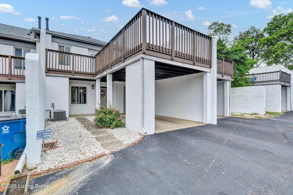 Photo of 107 Shelby Pointe Dr, Louisville, KY 40223 (MLS # 1730195)