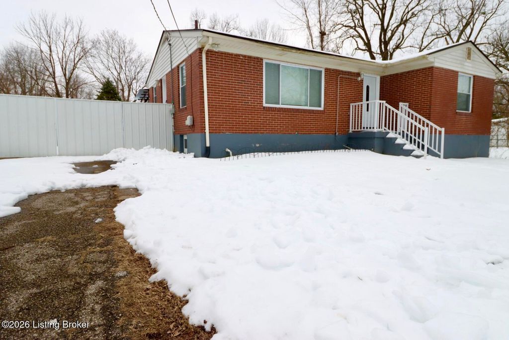 Photo of 6104 E Manslick Rd, Louisville, KY 40219 (MLS # 1708746)