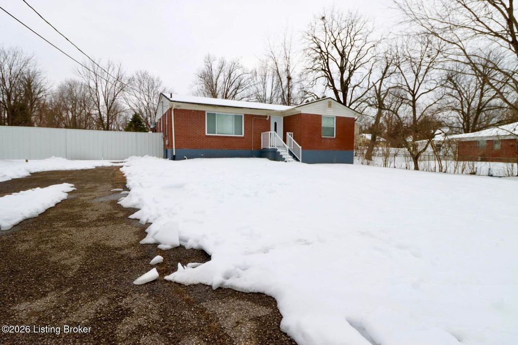 Photo of 6104 E Manslick Rd, Louisville, KY 40219 (MLS # 1708746)