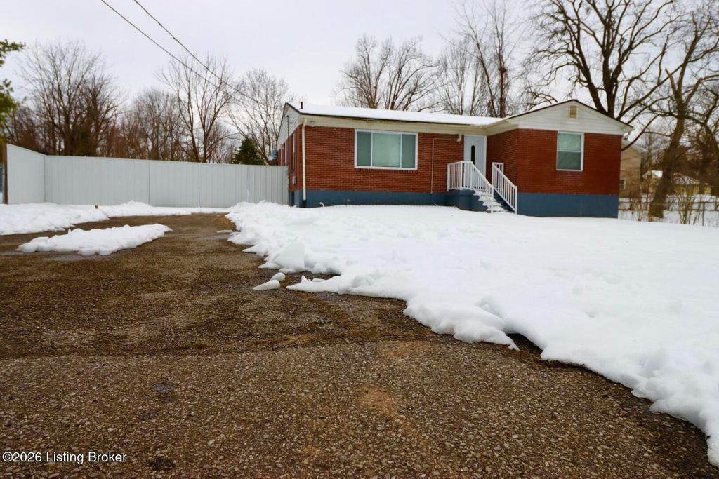 Photo of 6104 E Manslick Rd, Louisville, KY 40219 (MLS # 1708746)