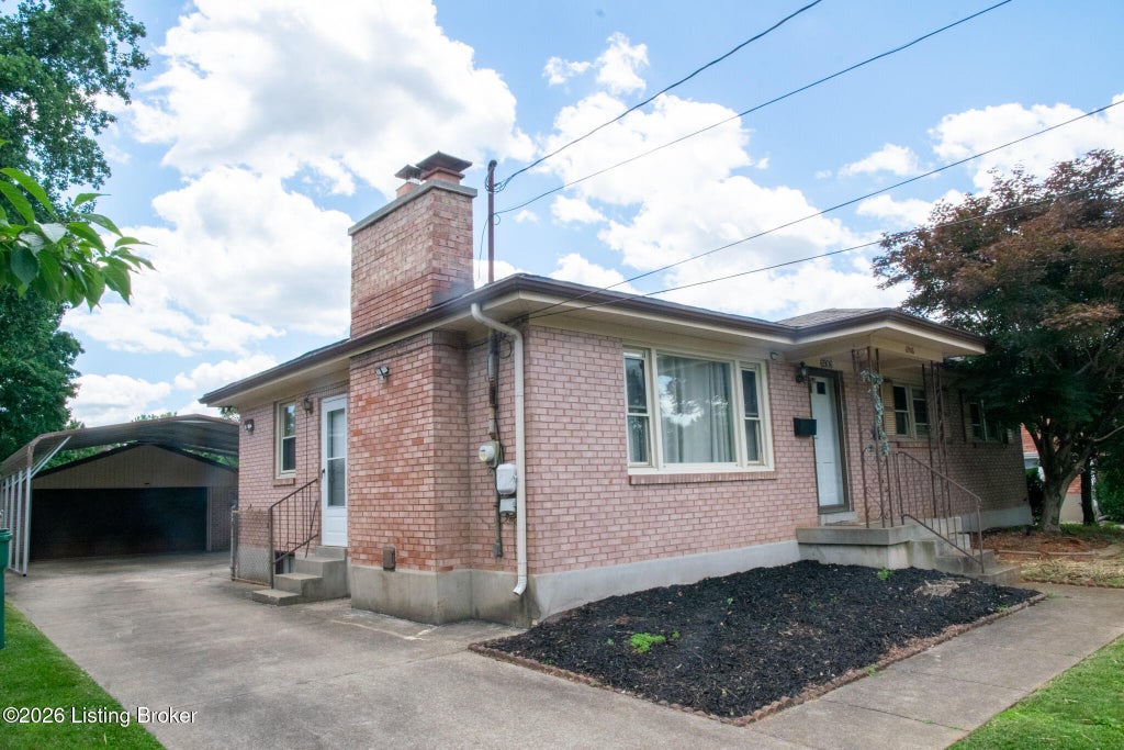 Photo of 6906 Shareith Dr, Louisville, KY 40228 (MLS # 1730781)