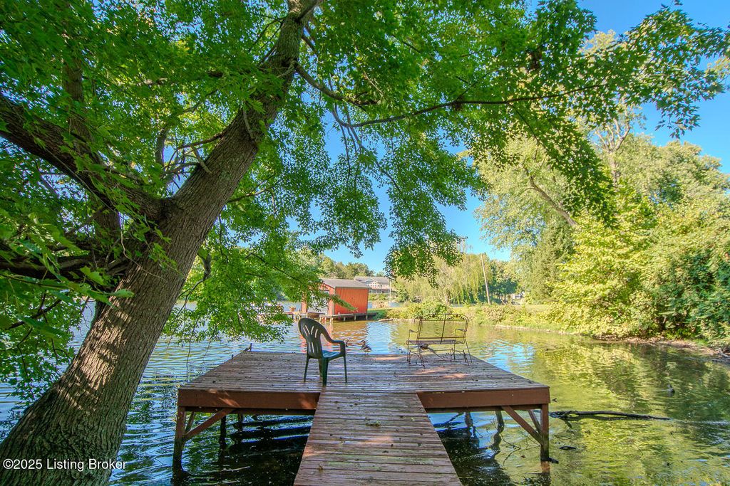 Photo of 1603 Pleasure Cove Dr, La Grange, KY 40031 (MLS # 1703324)