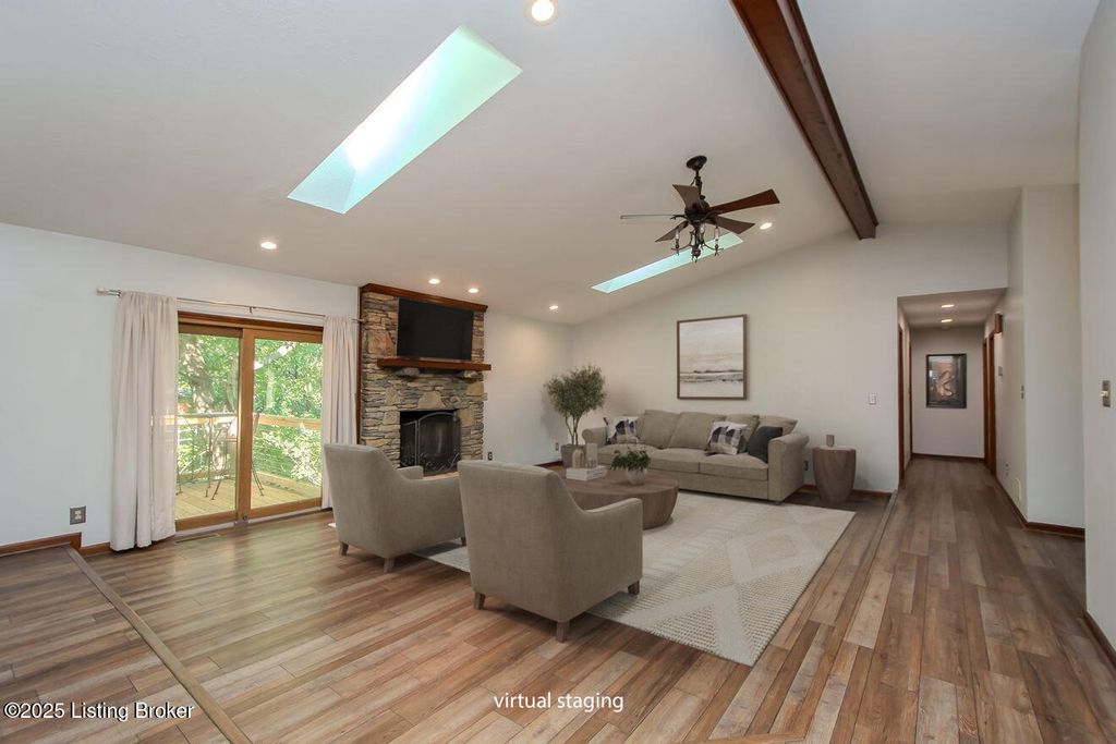 Photo of 1603 Pleasure Cove Dr, La Grange, KY 40031 (MLS # 1703324)