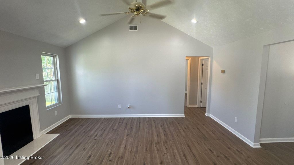 Photo of 10841 Dorton Dr, Louisville, KY 40272 (MLS # 1717184)