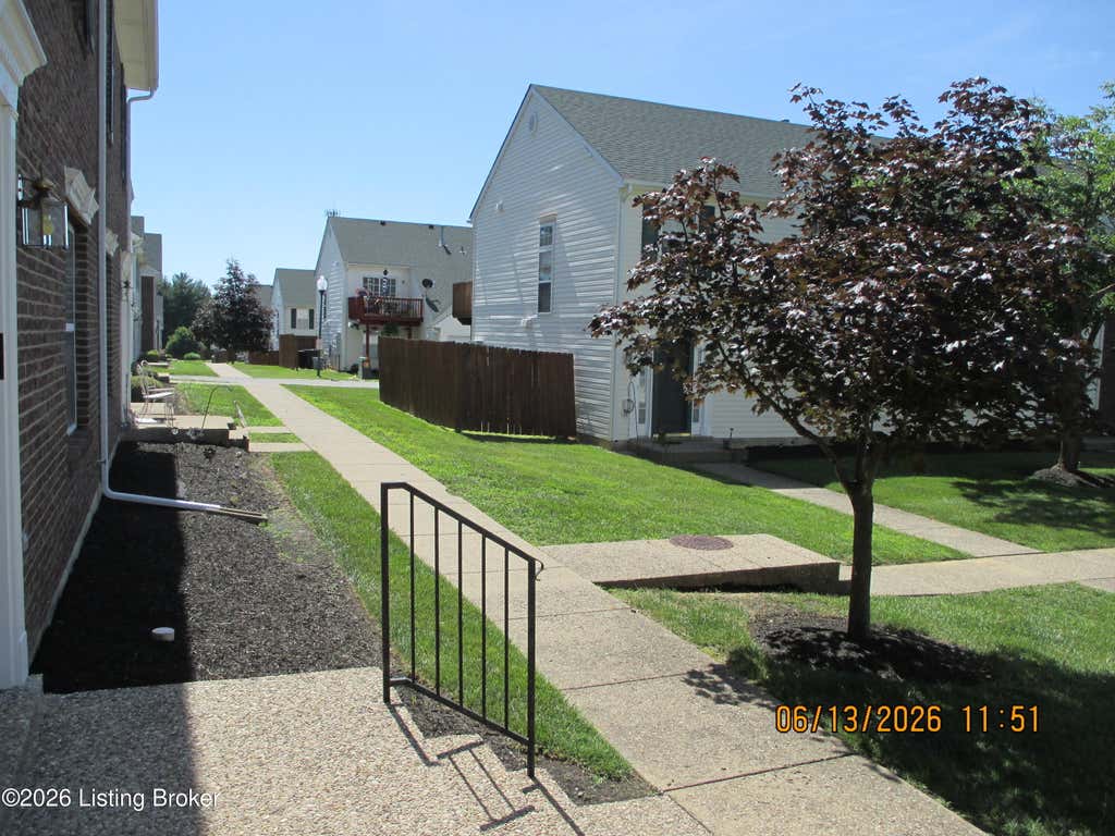 Photo of 9526 Bayberry Green Ln Ln, Louisville, KY 40291 (MLS # 1720421)