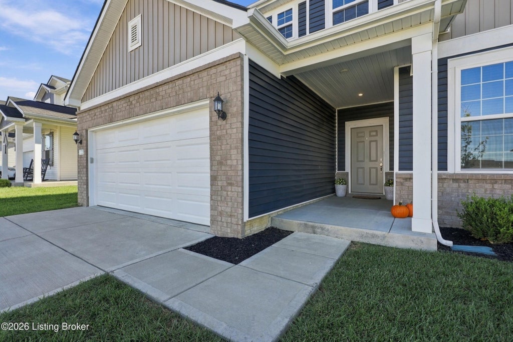 Photo of 4016 Bent Creek Dr, La Grange, KY 40031 (MLS # 1731202)