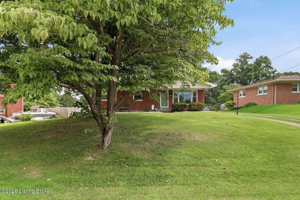 Photo of 8011 White Cedar Dr, Louisville, KY 40219 (MLS # 1722881)