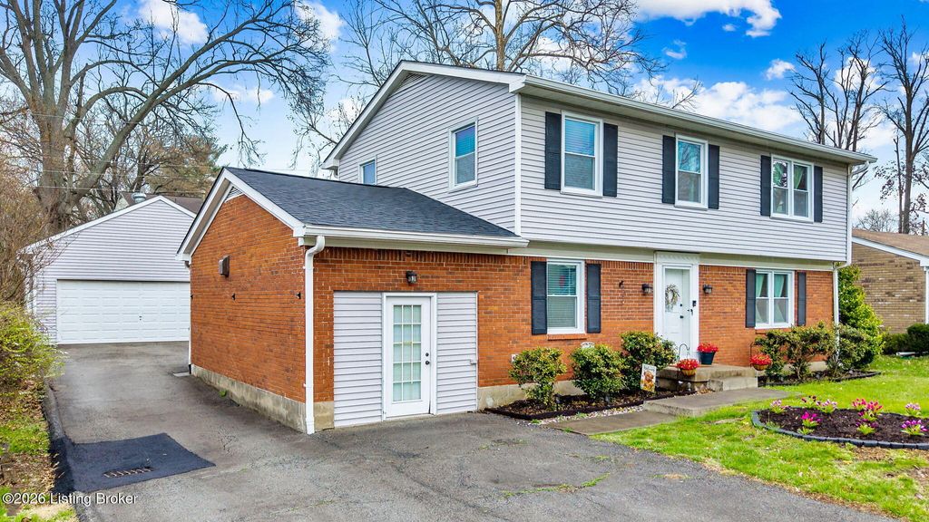 Photo of 2815 Goose Creek Rd, Louisville, KY 40242 (MLS # 1711215)