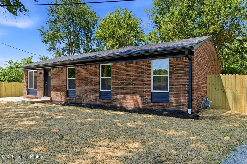 Photo of 129 Steedland Ct, Louisville, KY 40229 (MLS # 1716371)