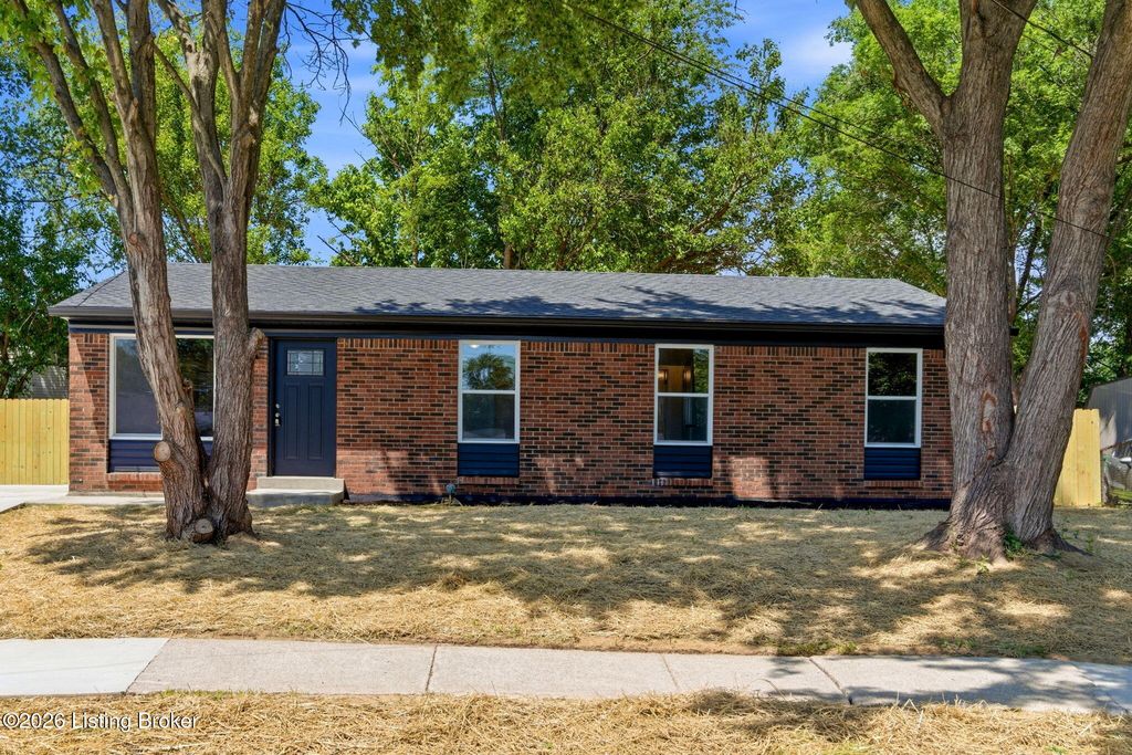 Photo of 129 Steedland Ct, Louisville, KY 40229 (MLS # 1716371)
