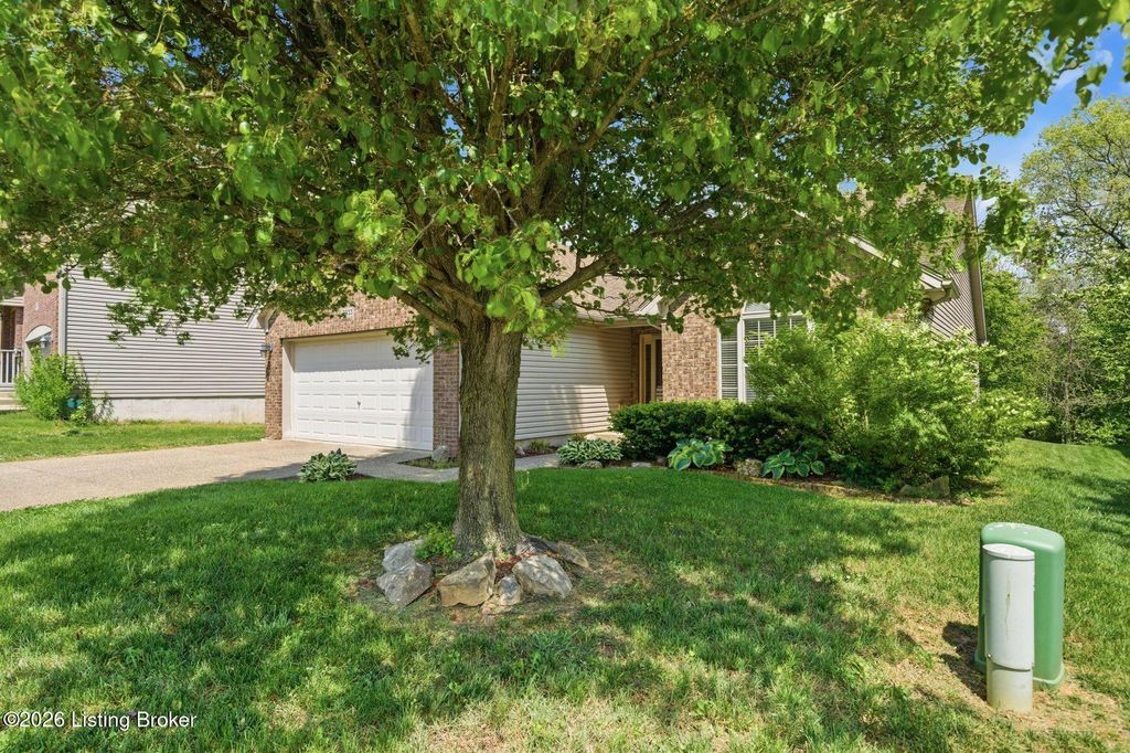 Photo of 8933 Eli Dr, Louisville, KY 40291 (MLS # 1716032)