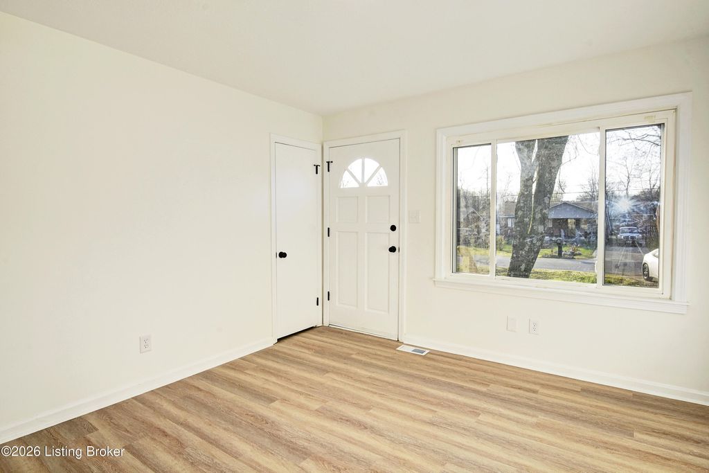 Photo of 10622 Charlene Dr, Fairdale, KY 40118 (MLS # 1712944)