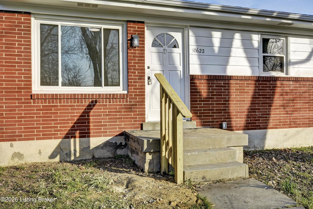 Photo of 10622 Charlene Dr, Fairdale, KY 40118 (MLS # 1712944)