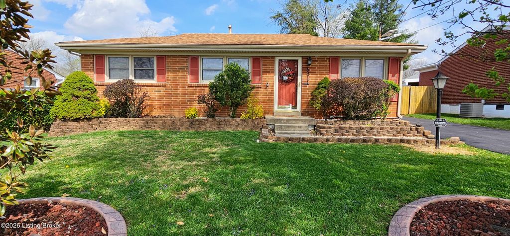 Photo of 6311 Red Spruce Dr, Louisville, KY 40229 (MLS # 1712966)