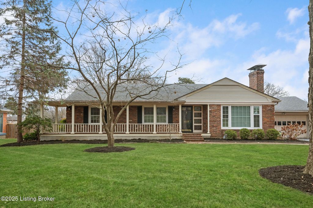 Photo of 203 S Hampton Rd, Louisville, KY 40223 (MLS # 1704619)