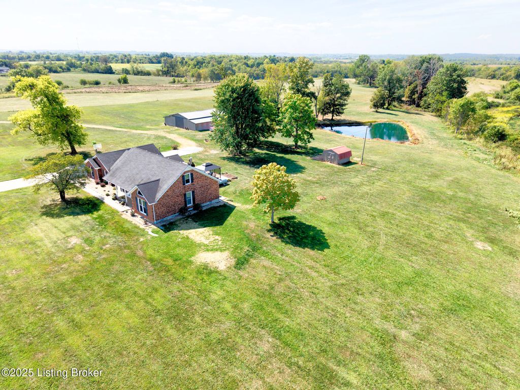Photo of 875 Irish Ridge Rd, Bloomfield, KY 40008 (MLS # 1701437)