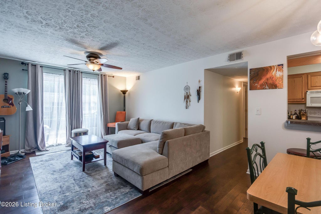 Photo of 1229 Westlynne Way #APT 5, Louisville, KY 40222 (MLS # 1722114)